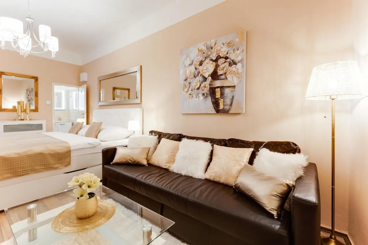 פראג Wenceslass Square Luxury Apartment צ'כיה