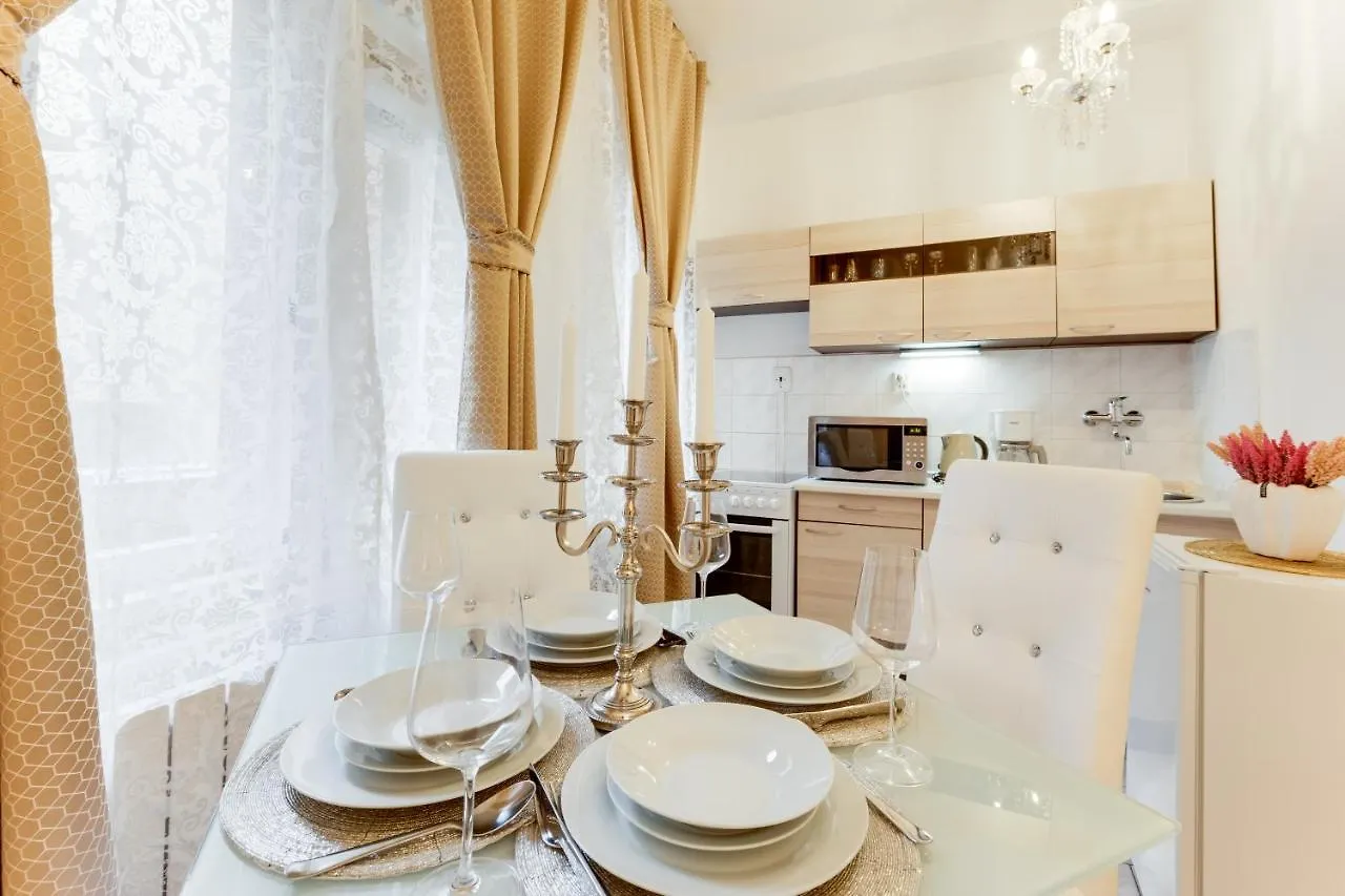 פראג Wenceslass Square Luxury Apartment