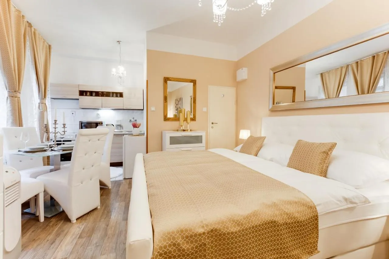 פראג Wenceslass Square Luxury Apartment צ'כיה