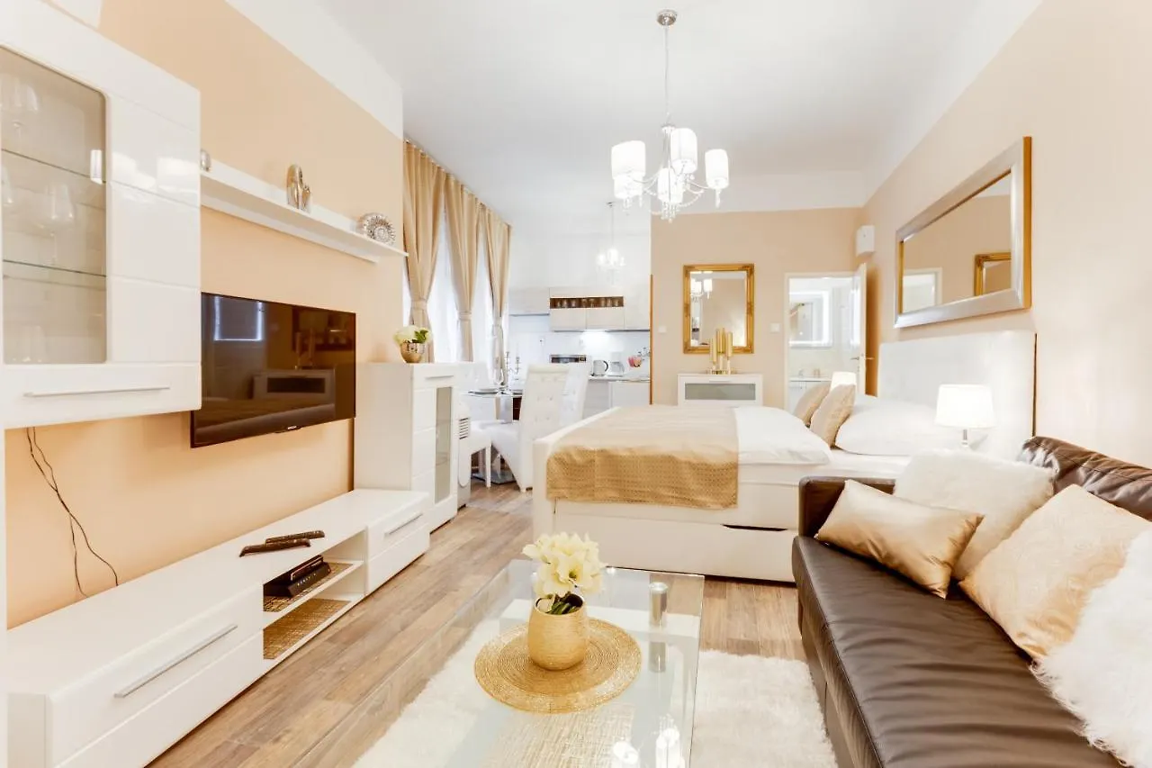 פראג Wenceslass Square Luxury Apartment 0*,  צ'כיה