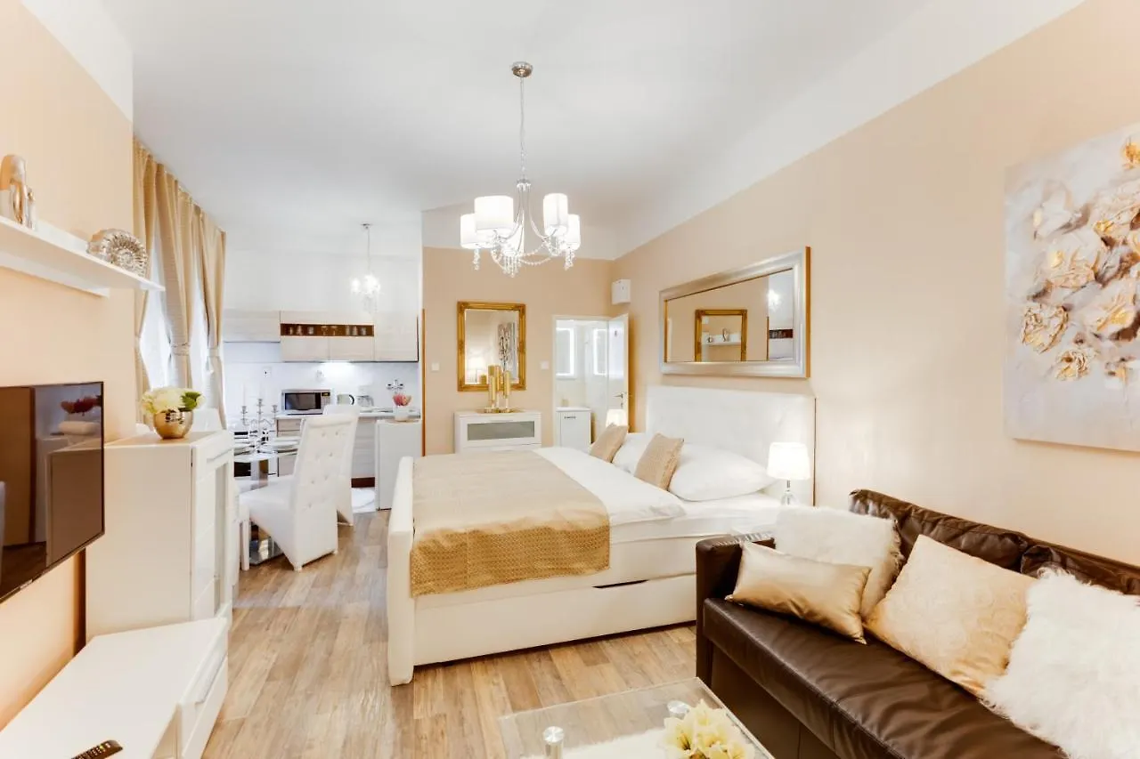 פראג Wenceslass Square Luxury Apartment 0*,  צ'כיה