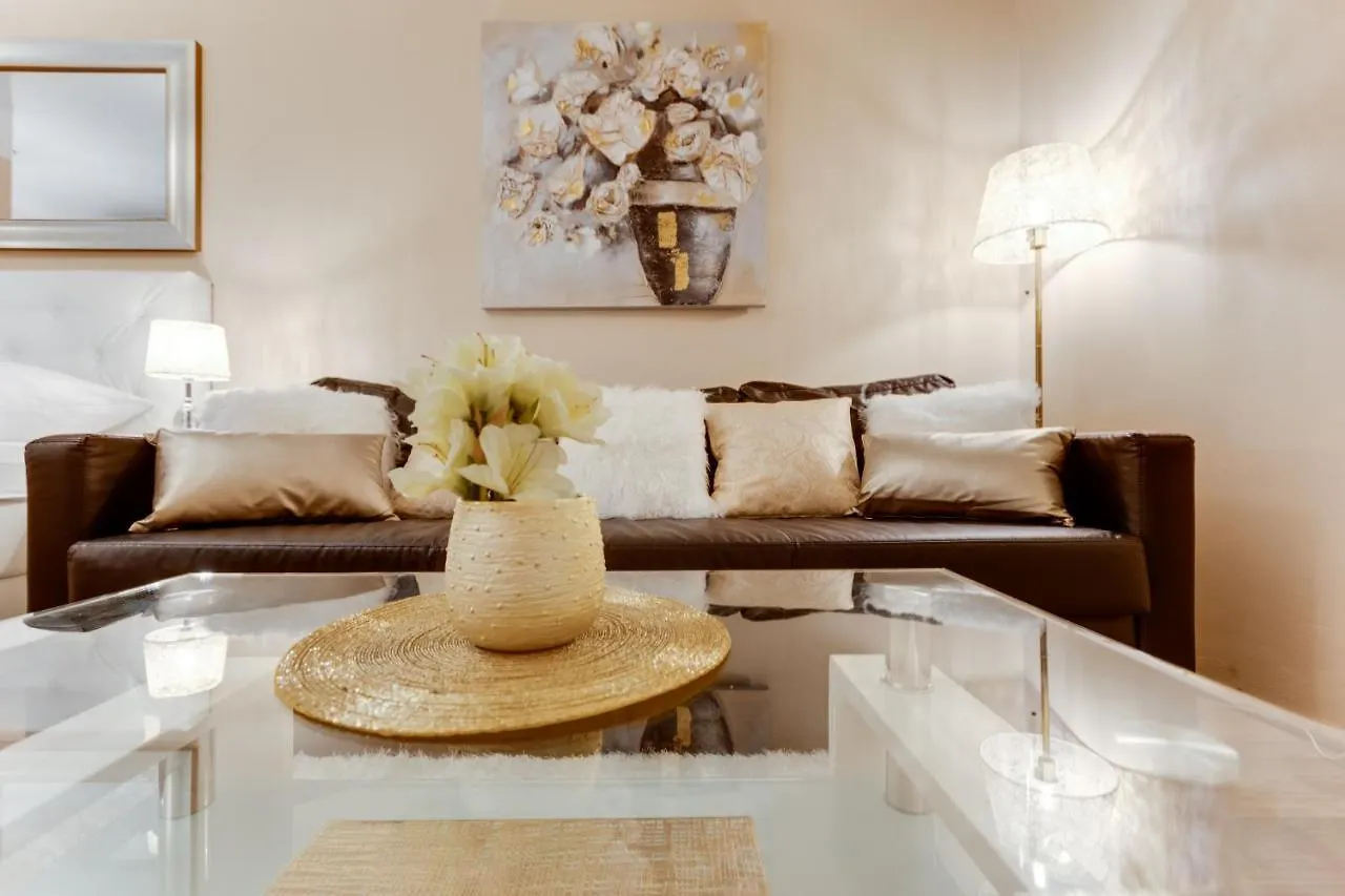 פראג Wenceslass Square Luxury Apartment 0*,