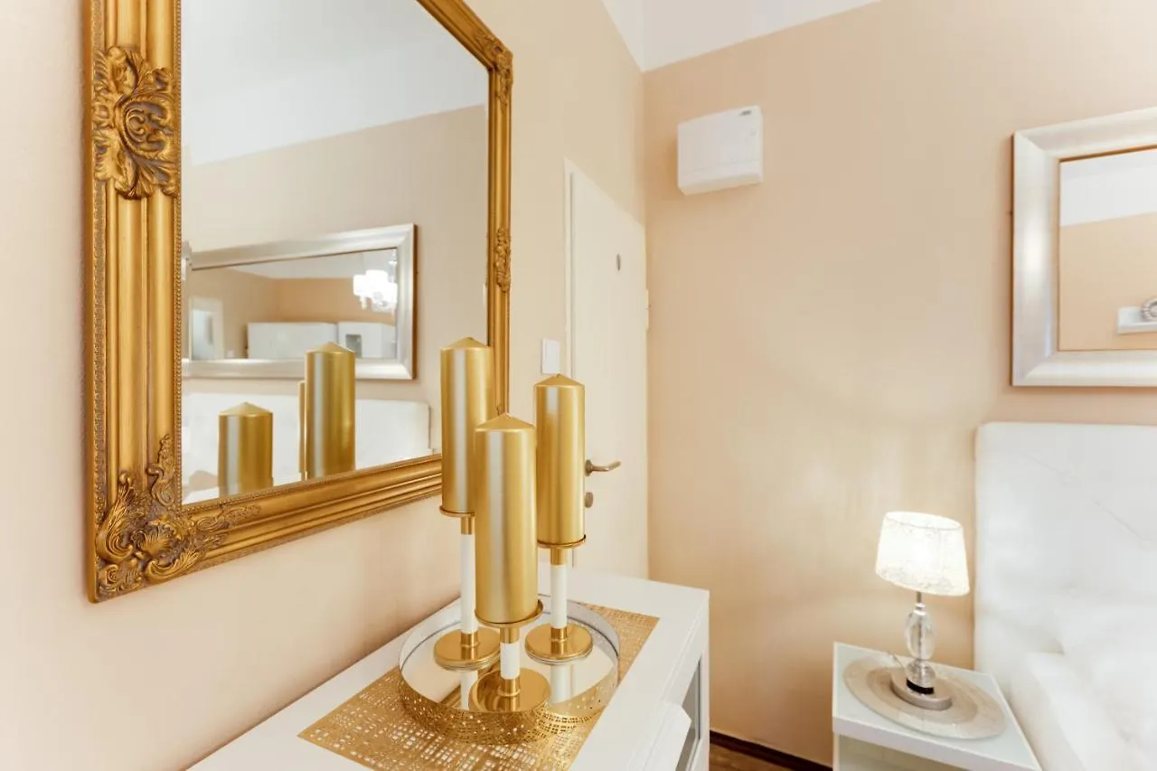 פראג Wenceslass Square Luxury Apartment